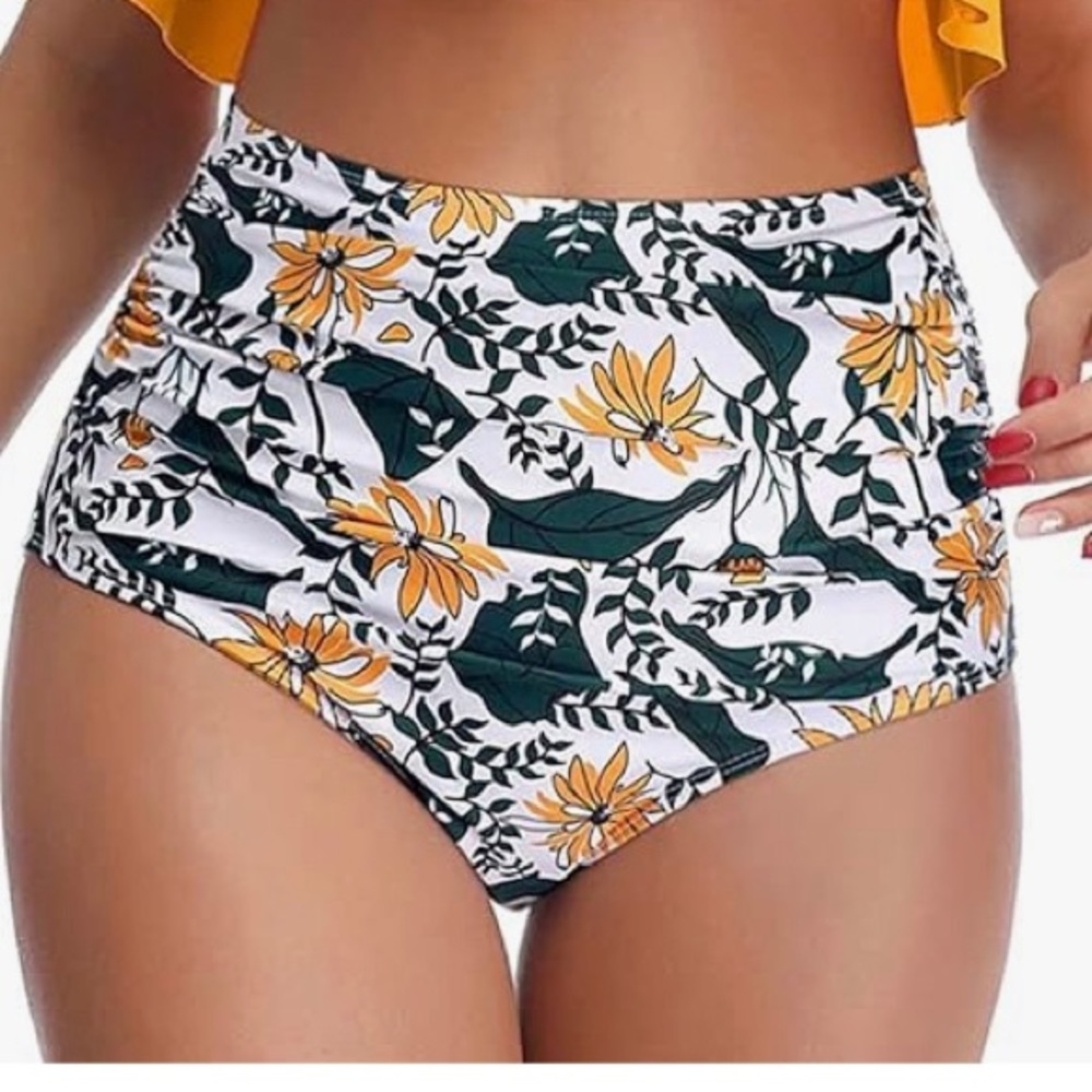 Ruched, high waisted, swim bottom
